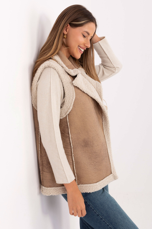 Smilšu krāsas veste