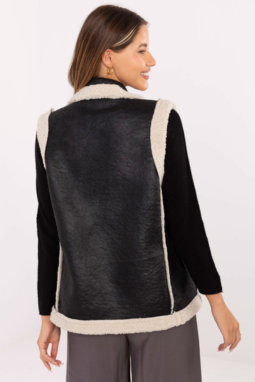 Veste melnā krāsā 2