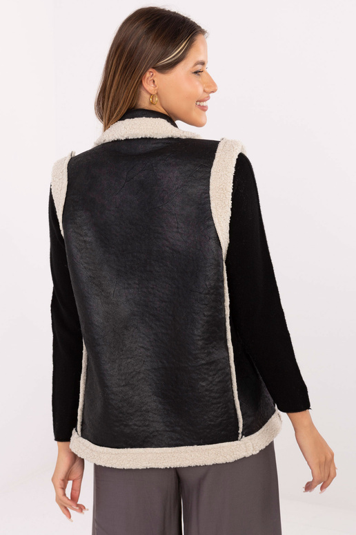 Veste melnā krāsā