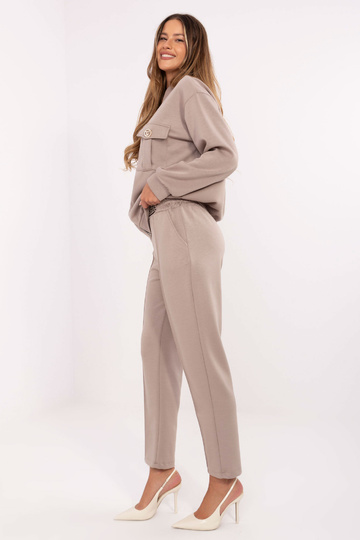 Komplekts tumši smilšu krāsā