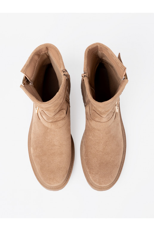 Brūnas krāsas zābaki z ozdobnymi mi klamrami