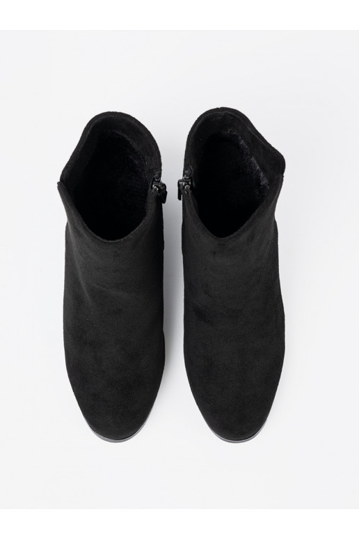  Melnas krāsas zābaki z eleganckim zdobieniem