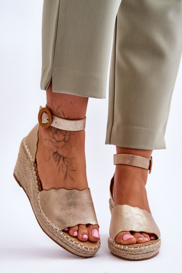 ar platformus basenes Comfort Shoe Zelta krāsas Verola