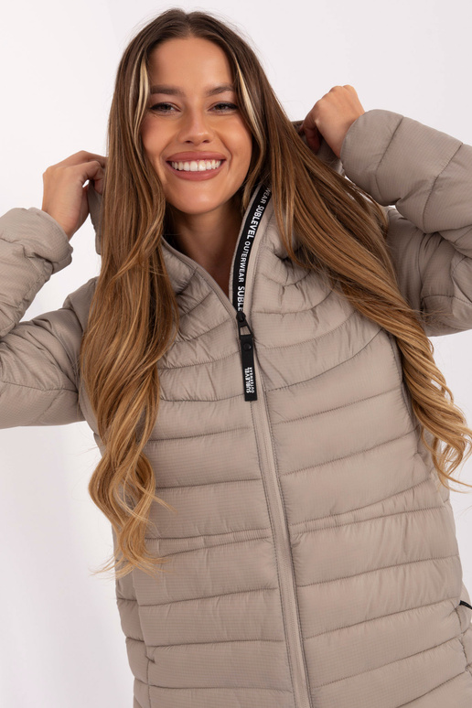 Jaka - tumši smilšu krāsā