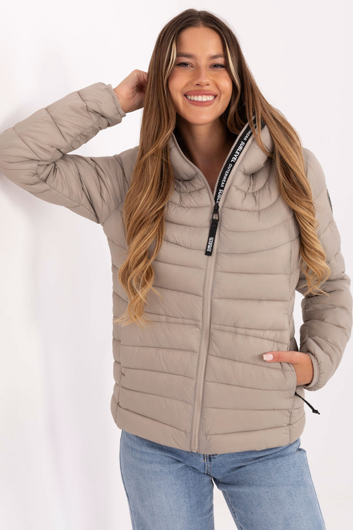 Jaka - tumši smilšu krāsā