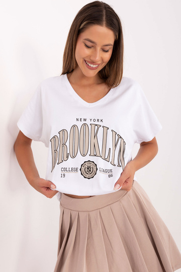 Baltu un smilšu krāsas...