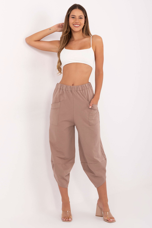 Tumšs smilšu krāsas sporta bikses