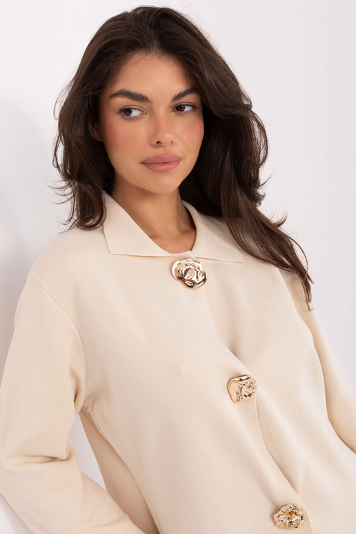 Gaiši smilšu krāsas džemperis