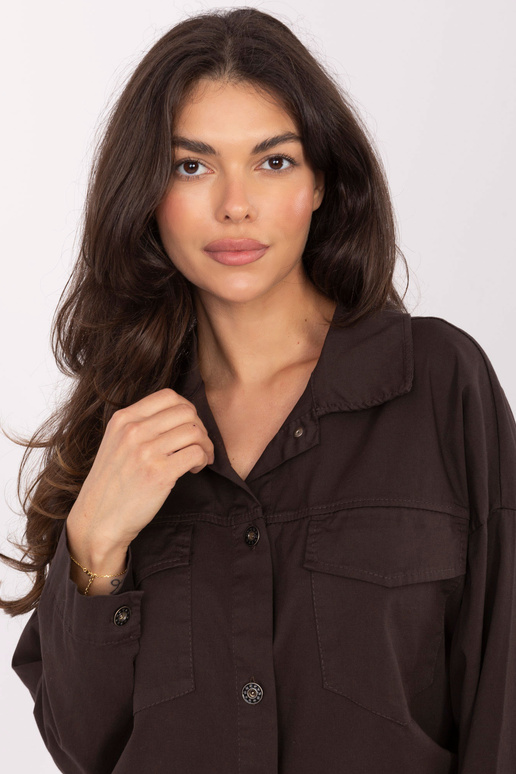 Tumši brūni krekli