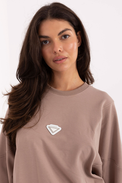 Tumši smilšu krāsas džemperis