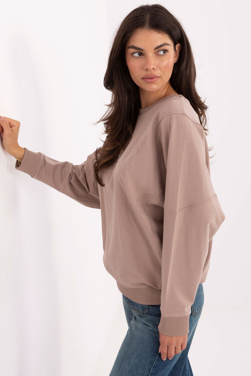 Tumši smilšu krāsas džemperis