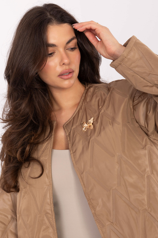 Jaka - kamieļkrāsā