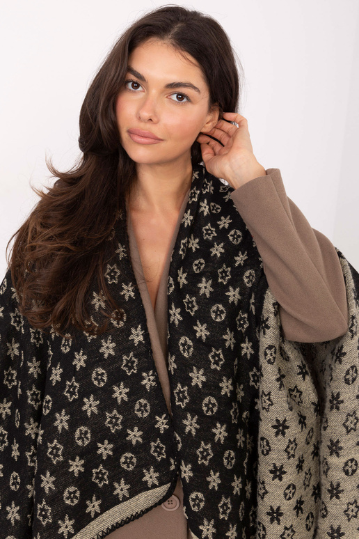 Melni smilškrāsas pončo