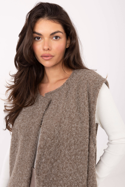 Tumši smilšu krāsas veste