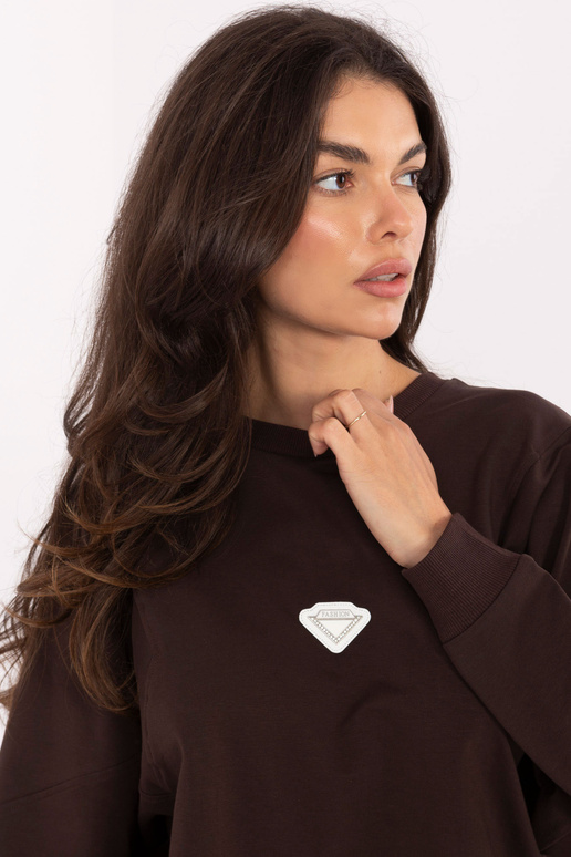 Tumši brūns džemperis