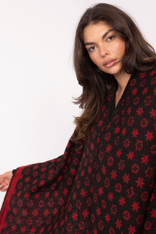 Melni sarkans pončo