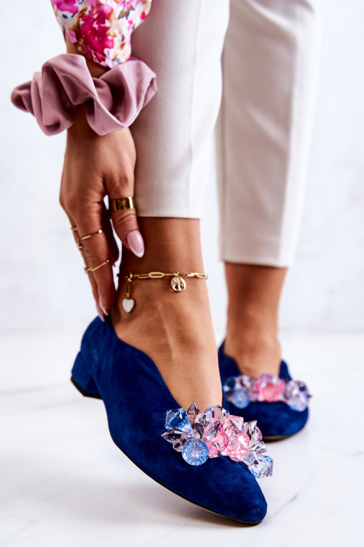 Eleganta stila zamšādas apavi ar ornamentiem tumši zilas krāsas McQueen Eleganta stila zamšādas apavi ar ornamentiem tumši zilas krāsas McQueen