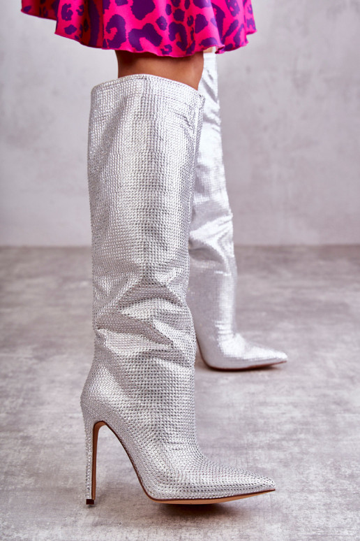 garie zābaki ar papēdi ar mirdzošiem spīdumiņiem Sudraba krāsas Lovisa  garie zābaki ar papēdi ar mirdzošiem spīdumiņiem Sudraba krāsas Lovisa