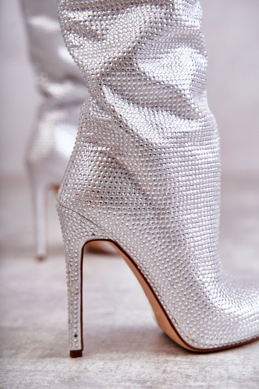 garie zābaki ar papēdi ar mirdzošiem spīdumiņiem Sudraba krāsas Lovisa  garie zābaki ar papēdi ar mirdzošiem spīdumiņiem Sudraba krāsas Lovisa