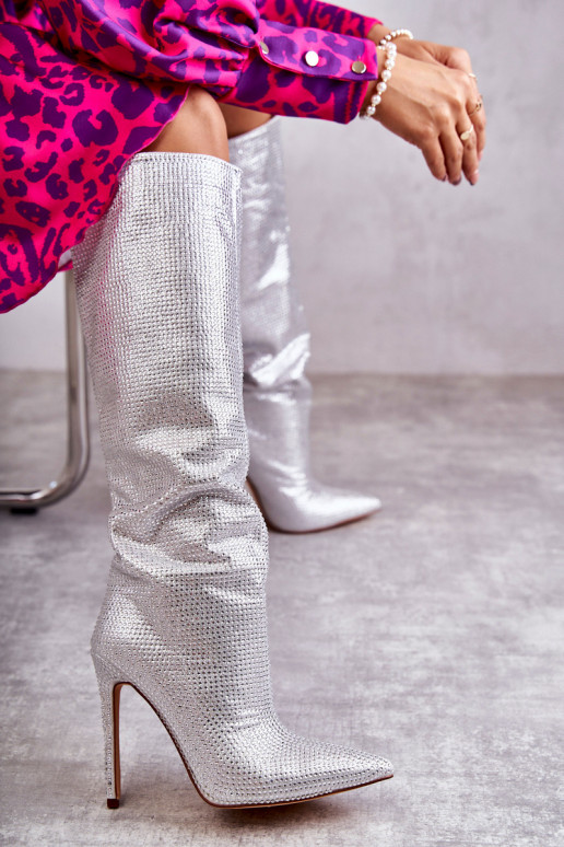 garie zābaki ar papēdi ar mirdzošiem spīdumiņiem Sudraba krāsas Lovisa  garie zābaki ar papēdi ar mirdzošiem spīdumiņiem Sudraba krāsas Lovisa