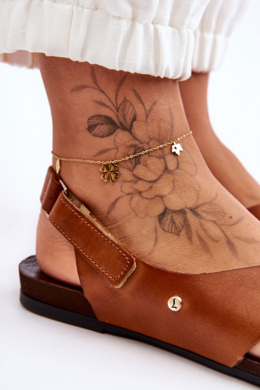 Sieviešu basenes  ar lipīgām aizdarēm brūnas krāsas Lemar Addison Sieviešu basenes  ar lipīgām aizdarēm brūnas krāsas Lemar Addison