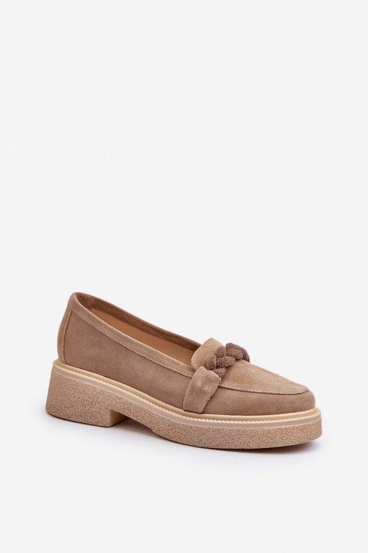 Zazoo 3429/W Eleganti zamšādas lauferi ar ornamentiem smilšu krāsas Zazoo 3429/W Eleganti zamšādas lauferi ar ornamentiem smilšu krāsas