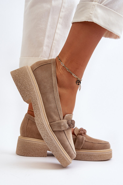 Zazoo 3429/W Eleganti zamšādas lauferi ar ornamentiem smilšu krāsas Zazoo 3429/W Eleganti zamšādas lauferi ar ornamentiem smilšu krāsas