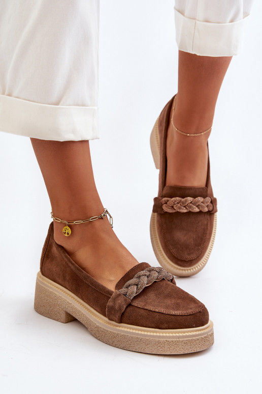 Zazoo 3429/W Eleganti zamšādas lauferi ar ornamentiem brūnas krāsas Zazoo 3429/W Eleganti zamšādas lauferi ar ornamentiem brūnas krāsas