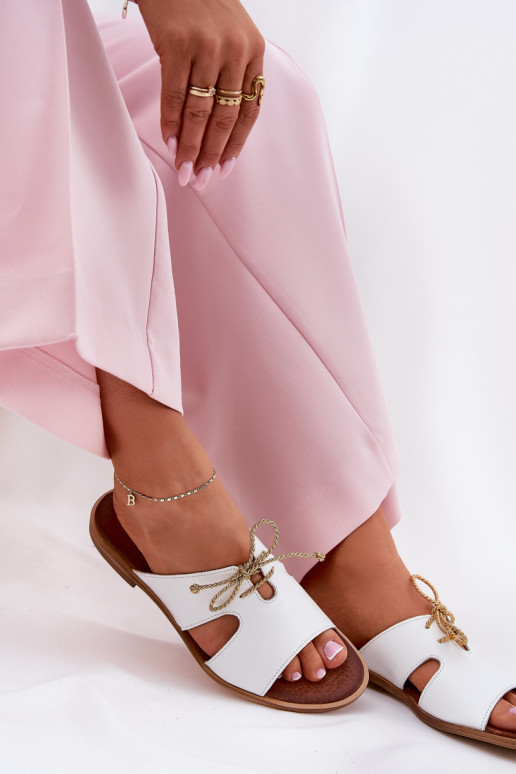 Čibas no dabīgas ādas  ar platiem papēžiem Zazoo 3022 baltas krāsas Čibas no dabīgas ādas  ar platiem papēžiem Zazoo 3022 baltas krāsas