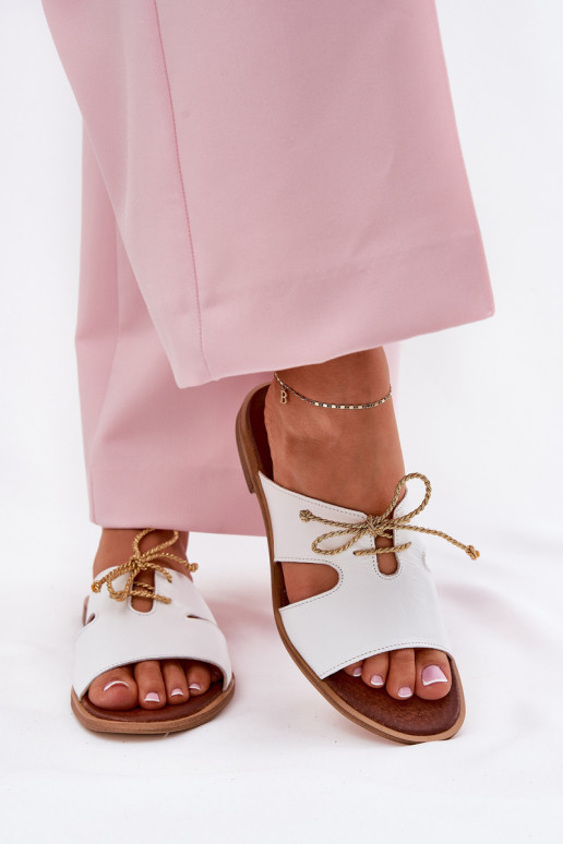 Čibas no dabīgas ādas  ar platiem papēžiem Zazoo 3022 baltas krāsas Čibas no dabīgas ādas  ar platiem papēžiem Zazoo 3022 baltas krāsas