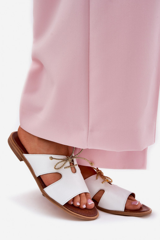 Čibas no dabīgas ādas  ar platiem papēžiem Zazoo 3022 baltas krāsas Čibas no dabīgas ādas  ar platiem papēžiem Zazoo 3022 baltas krāsas