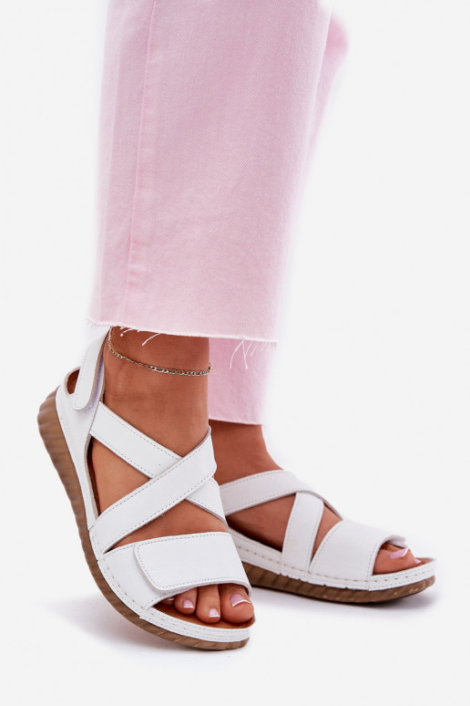 Sieviešu basenes   ar lipīgām aizdarēm  L6848-11 baltas krāsas Sieviešu basenes   ar lipīgām aizdarēm  L6848-11 baltas krāsas