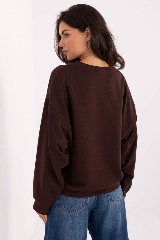 Tumši brūns džemperis