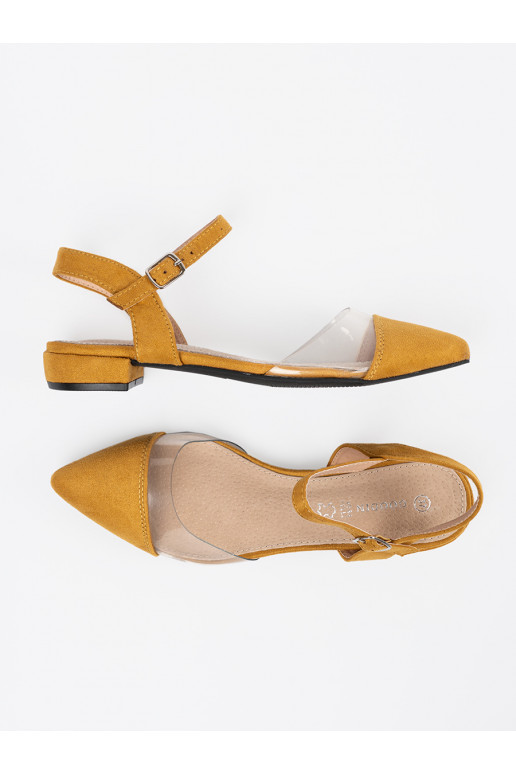 Sinepju krāsas kurpes z zakrytymi palcami Sinepju krāsas kurpes z zakrytymi palcami