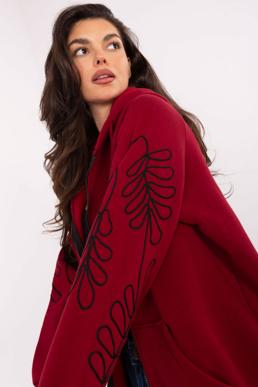 Burgundas sarkans džemperis