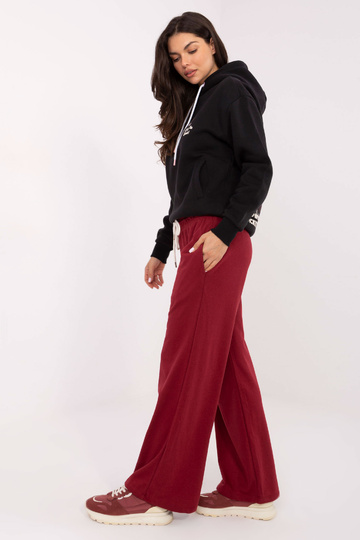 Ķiršu krāsas sporta bikses