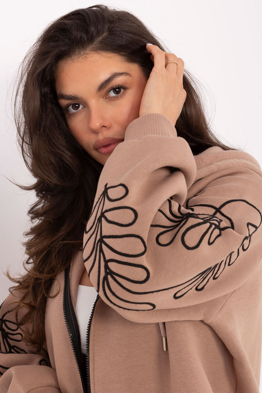 Tumši smilškrāsas džemperis