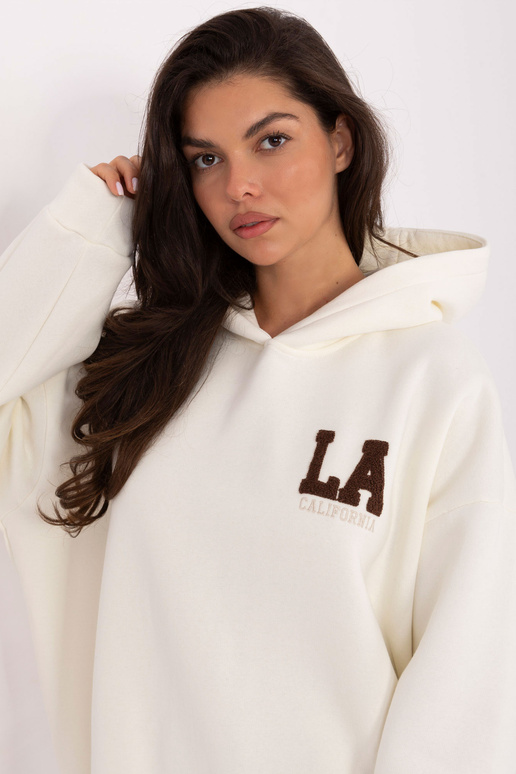 Ziloņa kaula krāsas džemperis