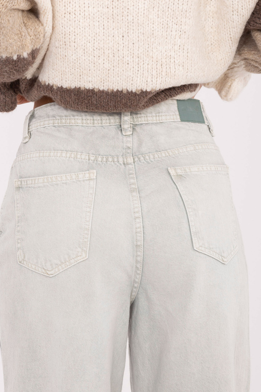 Gaiši pelēkas bikses