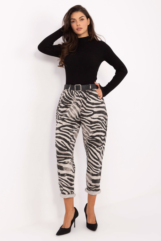 Gaiši smilšu krāsas bikses