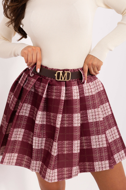 Ķiršu krāsas svārki