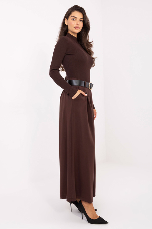 Tumši brūnas bikses