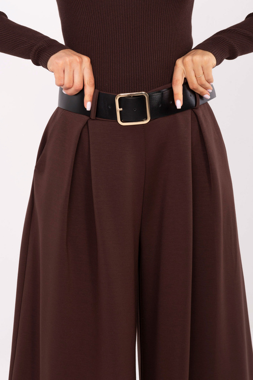 Tumši brūnas bikses