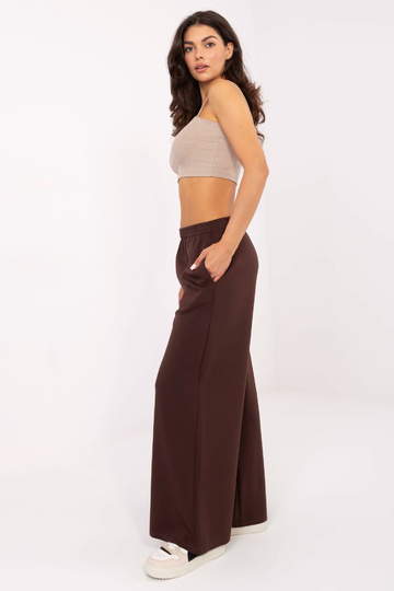 Tumši brūnas bikses