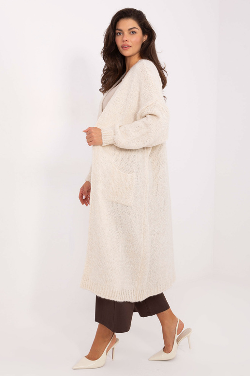 Gaiši smilškrāsas džemperis