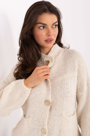 Gaiši smilškrāsas džemperis