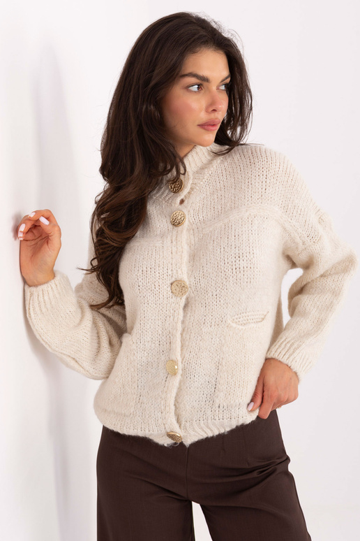 Gaiši smilškrāsas džemperis