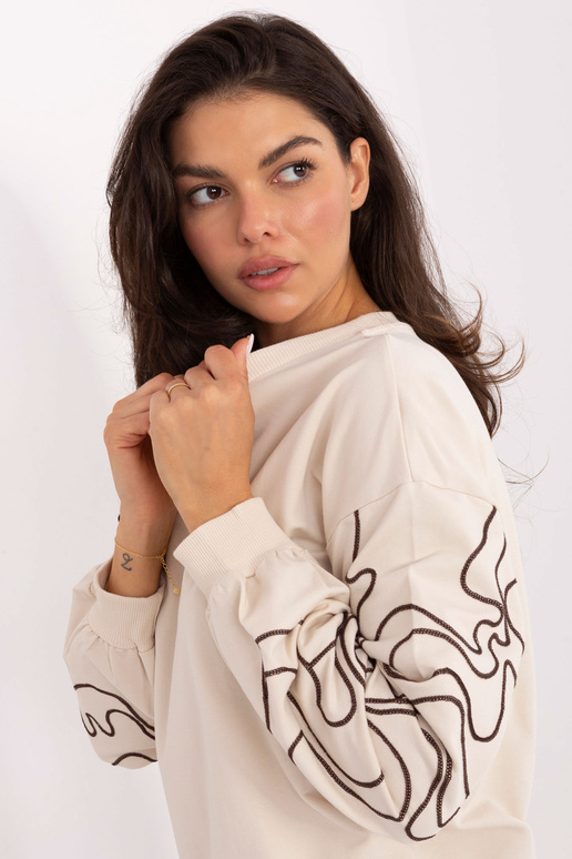 Gaiši smilškrāsas blūze