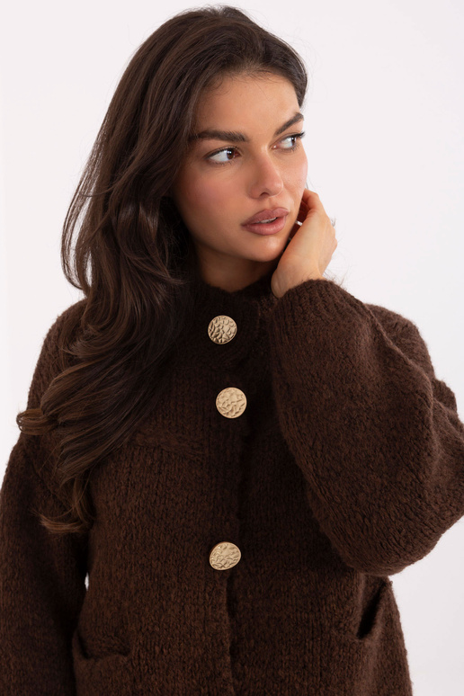 Tumši brūns džemperis