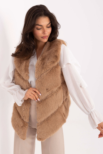 Kamieļa krāsas veste